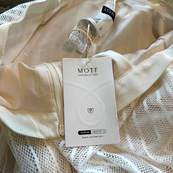 Womens PREMIUM SOLID LACE OVERLAY FLARE SKIRT Size Small - Picture 8 of 10